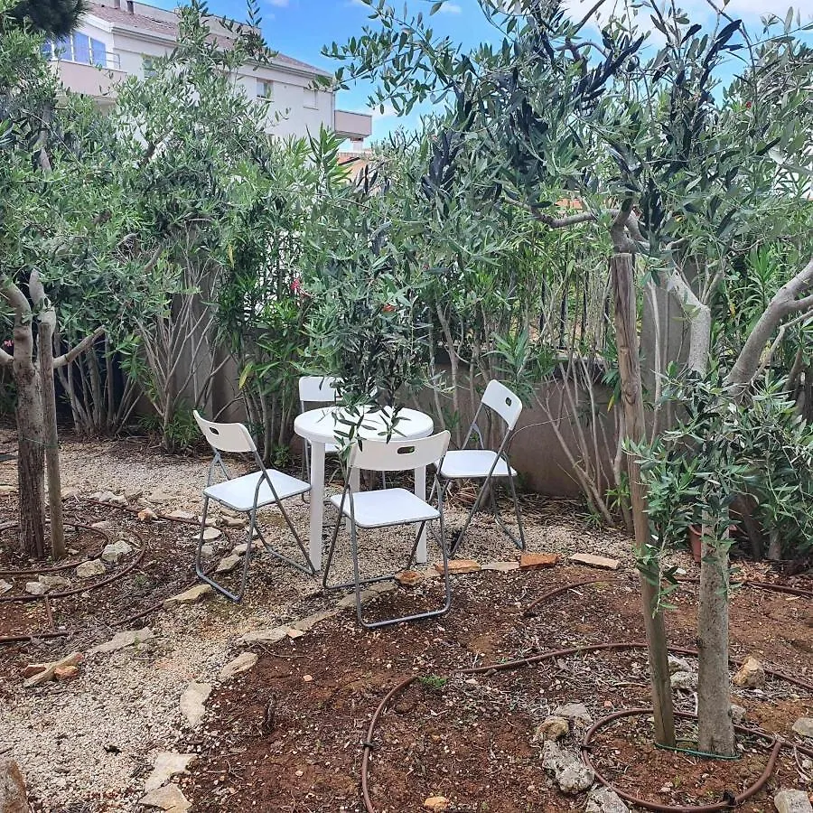 Lord Tobi Apartment Banjole