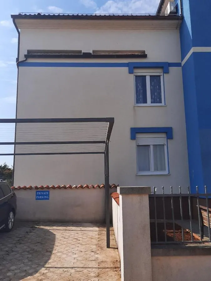 Lord Tobi Apartment Banjole